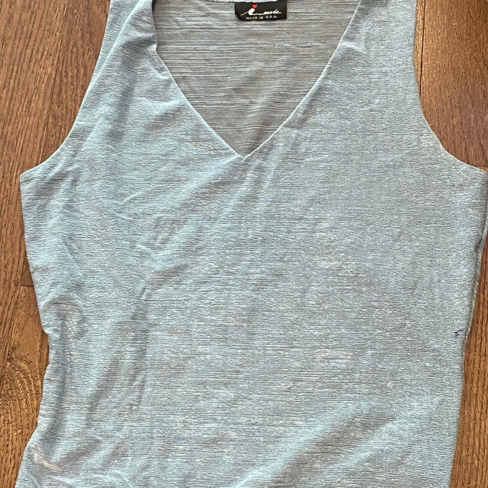 Size Medium Top Bundle - image 8